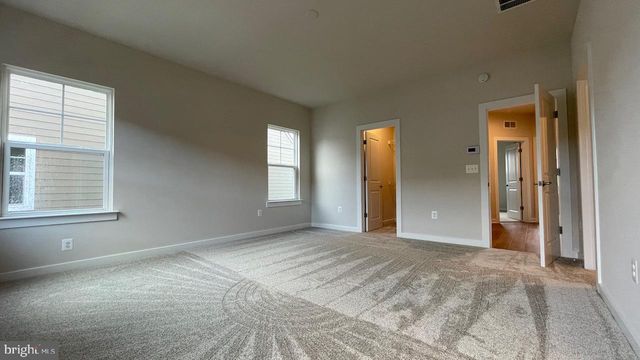 1756 AUTUMN MAPLE LEAF DR, Dumfries, VA 22026