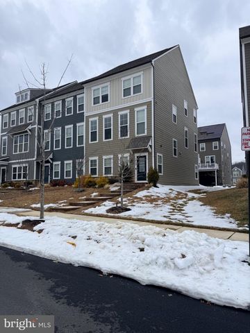 1756 AUTUMN MAPLE LEAF DR, Dumfries, VA 22026