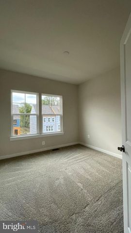 1756 AUTUMN MAPLE LEAF DR, Dumfries, VA 22026