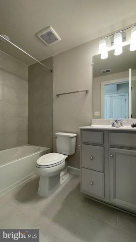 1756 AUTUMN MAPLE LEAF DR, Dumfries, VA 22026