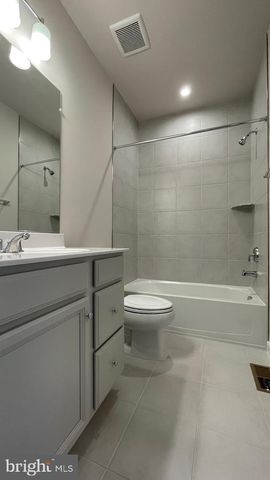 1756 AUTUMN MAPLE LEAF DR, Dumfries, VA 22026