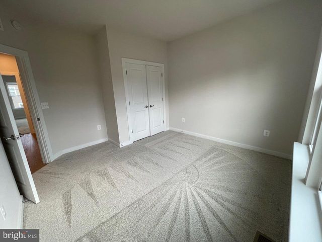 1756 AUTUMN MAPLE LEAF DR, Dumfries, VA 22026