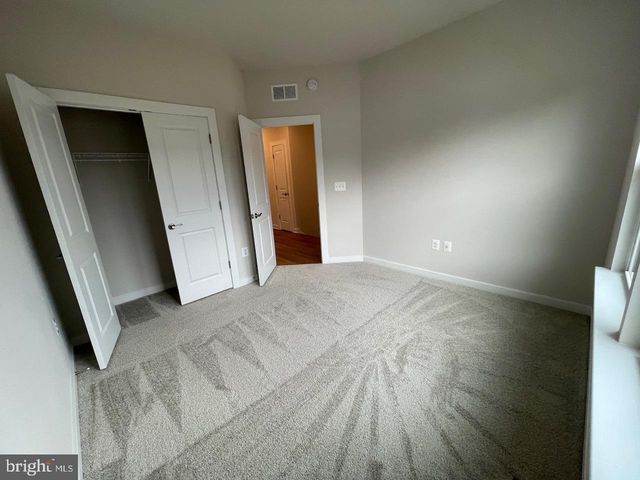 1756 AUTUMN MAPLE LEAF DR, Dumfries, VA 22026