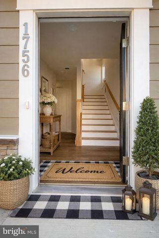 1756 AUTUMN MAPLE LEAF DR, Dumfries, VA 22026