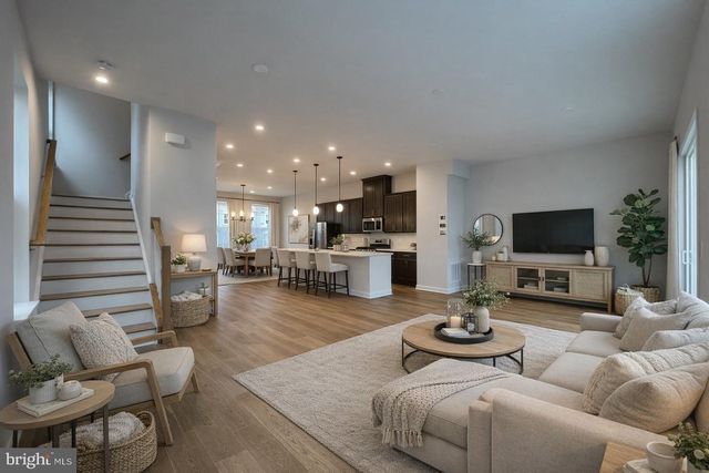 1756 AUTUMN MAPLE LEAF DR, Dumfries, VA 22026