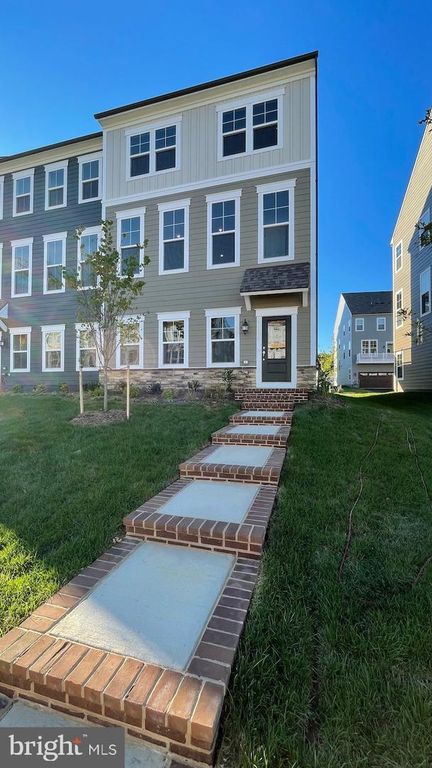 1756 AUTUMN MAPLE LEAF DR, Dumfries, VA 22026