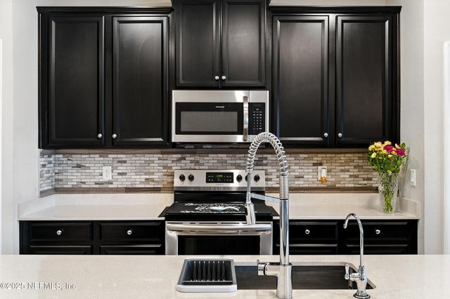 9217 GILMORE GROVE Way, Jacksonville, FL 32211