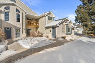 W240N2524 E Parkway Meadow CIRCLE #5, Pewaukee, WI 53072