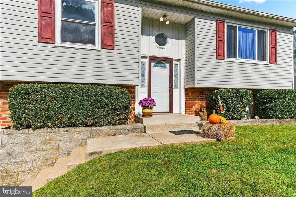 33 MULBERRY ST, BOOTHWYN, PA 19061 — exterior
