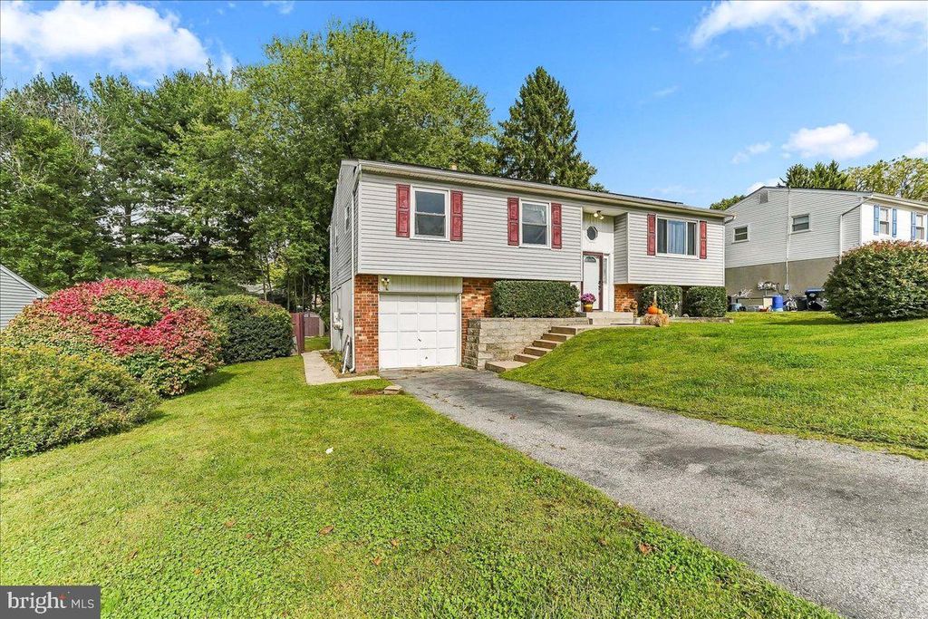 33 MULBERRY ST, BOOTHWYN, PA 19061 — photo 2