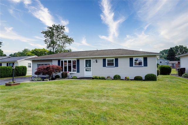 391 Mount Ridge Circle, Greece, NY 14616