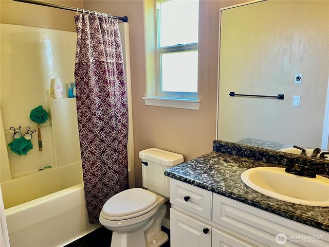 4450 Knorr Court, Blaine, WA 98230