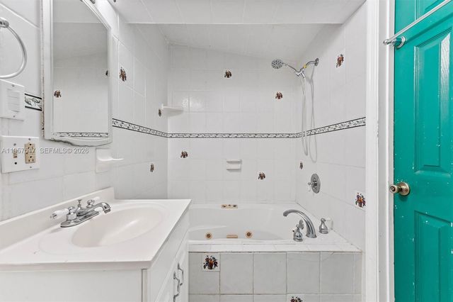 6073 NW 27th St, Margate, FL 33063