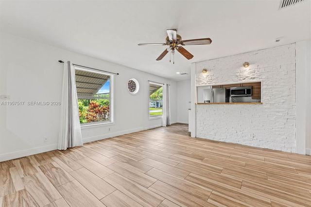 6073 NW 27th St, Margate, FL 33063