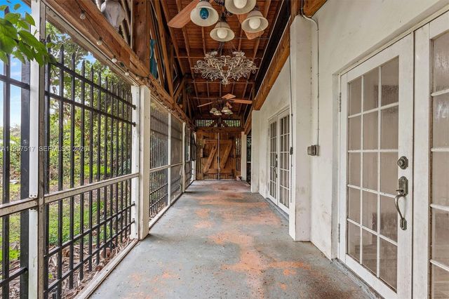 6073 NW 27th St, Margate, FL 33063