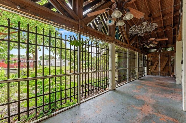 6073 NW 27th St, Margate, FL 33063