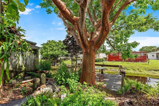 6073 NW 27th St, Margate, FL 33063