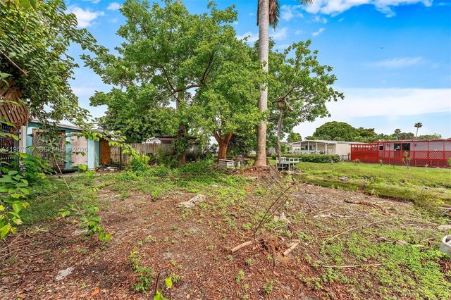 6073 NW 27th St, Margate, FL 33063