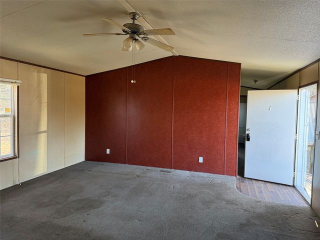 1763 Mathers Road, Sunset, TX 76270