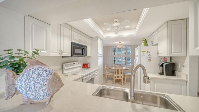 9330 CLUBSIDE CIRCLE 3202, Sarasota, FL 34238
