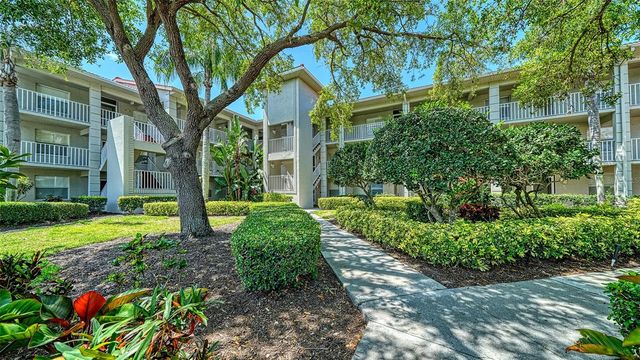9330 CLUBSIDE CIRCLE 3202, Sarasota, FL 34238