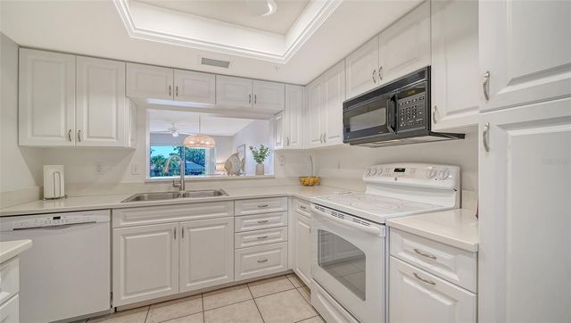 9330 CLUBSIDE CIRCLE 3202, Sarasota, FL 34238