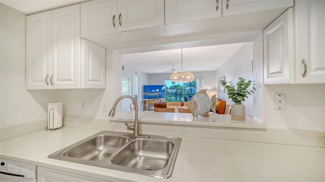 9330 CLUBSIDE CIRCLE 3202, Sarasota, FL 34238