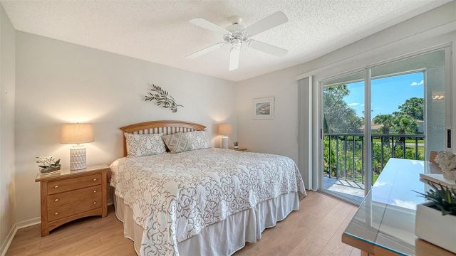 9330 CLUBSIDE CIRCLE 3202, Sarasota, FL 34238