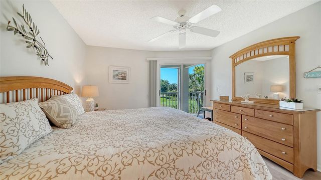 9330 CLUBSIDE CIRCLE 3202, Sarasota, FL 34238