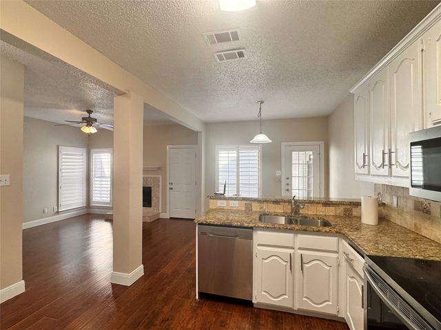 9435 Blue Jay Way, Irving, TX 75063