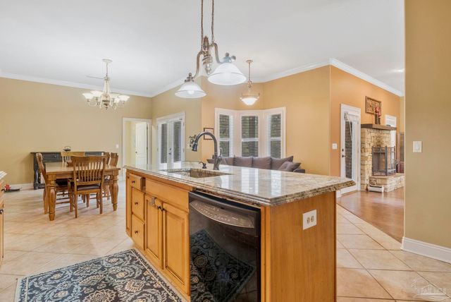 5700 Hunters Oak Trl, Milton, FL 32570