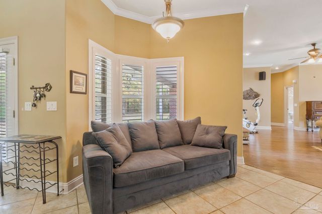 5700 Hunters Oak Trl, Milton, FL 32570