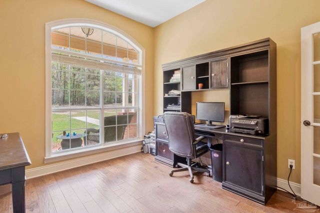 5700 Hunters Oak Trl, Milton, FL 32570