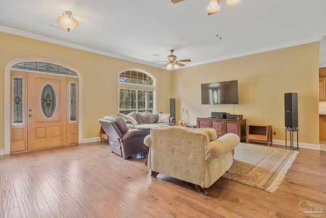 5700 Hunters Oak Trl, Milton, FL 32570