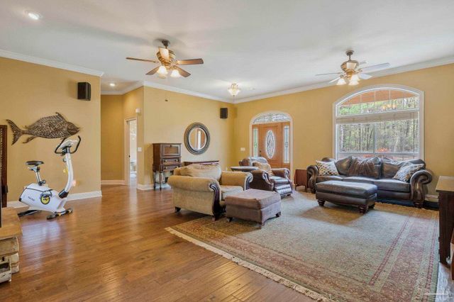 5700 Hunters Oak Trl, Milton, FL 32570