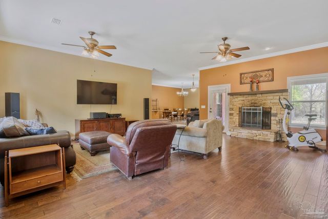 5700 Hunters Oak Trl, Milton, FL 32570