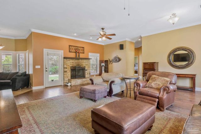 5700 Hunters Oak Trl, Milton, FL 32570