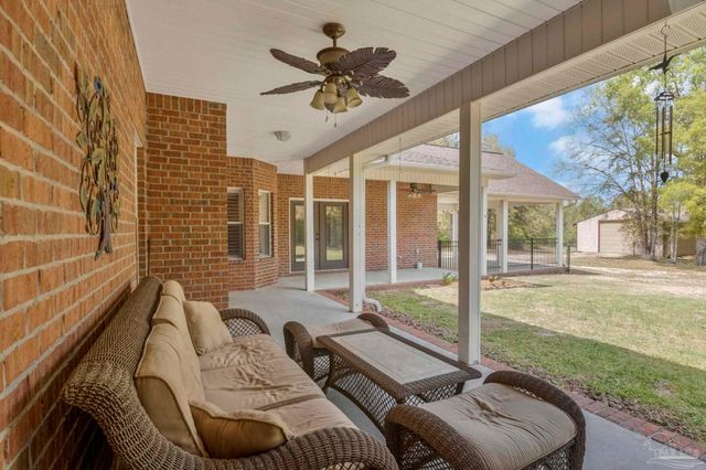 5700 Hunters Oak Trl, Milton, FL 32570