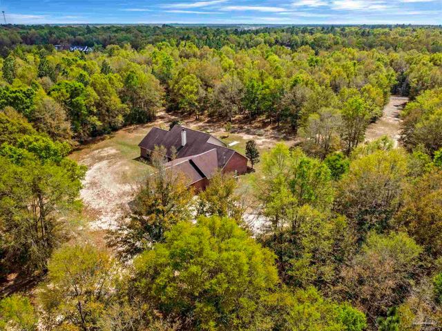 5700 Hunters Oak Trl, Milton, FL 32570