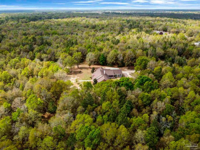 5700 Hunters Oak Trl, Milton, FL 32570