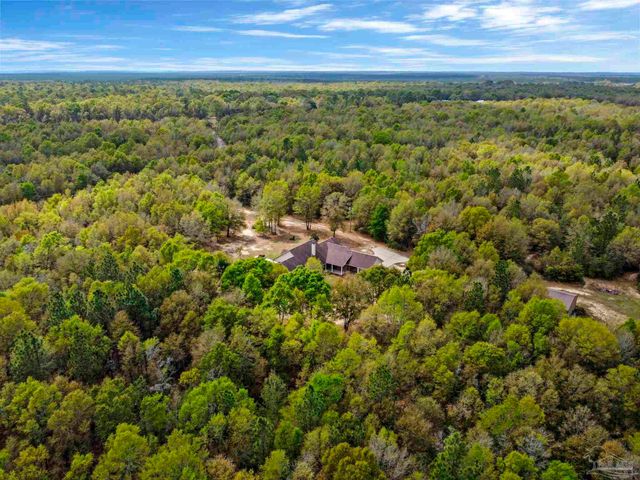 5700 Hunters Oak Trl, Milton, FL 32570