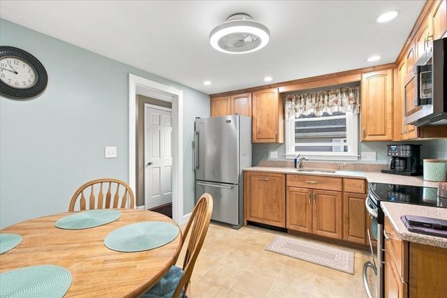 29 Garfield Ave, Beverly, MA 01915