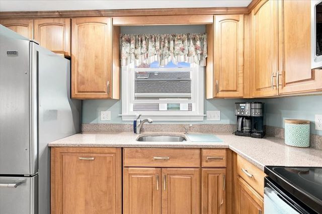 29 Garfield Ave, Beverly, MA 01915