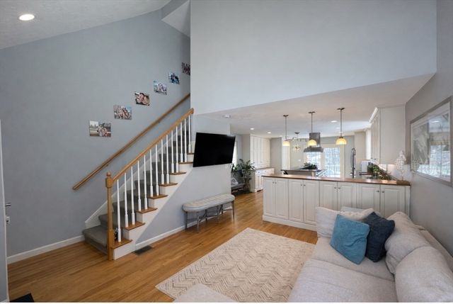 6 Adams Court 6, Hingham, MA 02043