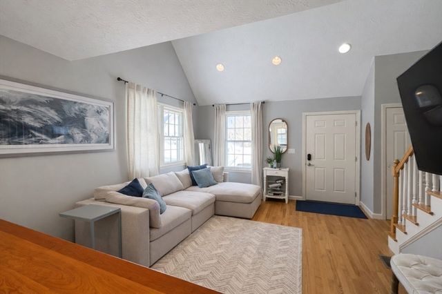 6 Adams Court 6, Hingham, MA 02043