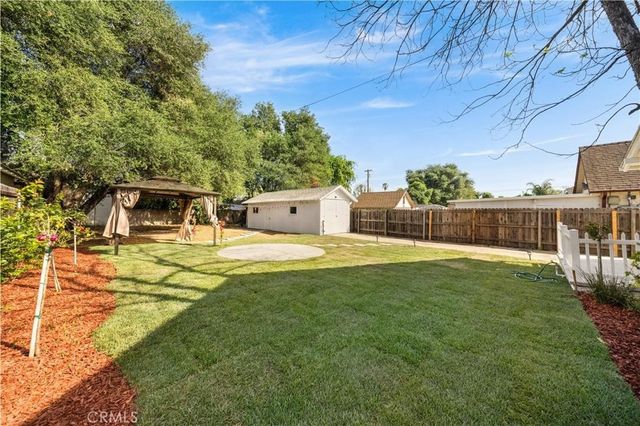 1166 N El Molino Avenue, Pasadena, CA 91104