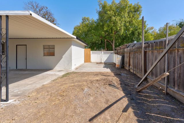 3655 N Lafayette, Fresno, CA 93705