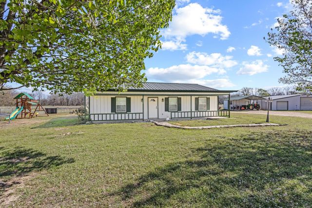 521 County Road 15100, Blossom, TX 75416