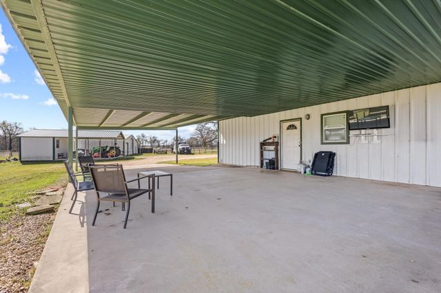 521 County Road 15100, Blossom, TX 75416