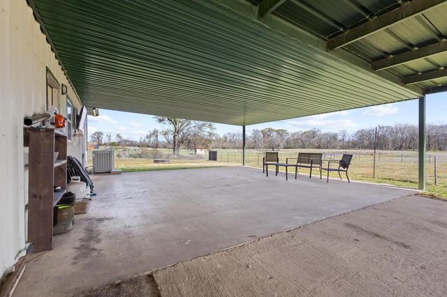 521 County Road 15100, Blossom, TX 75416